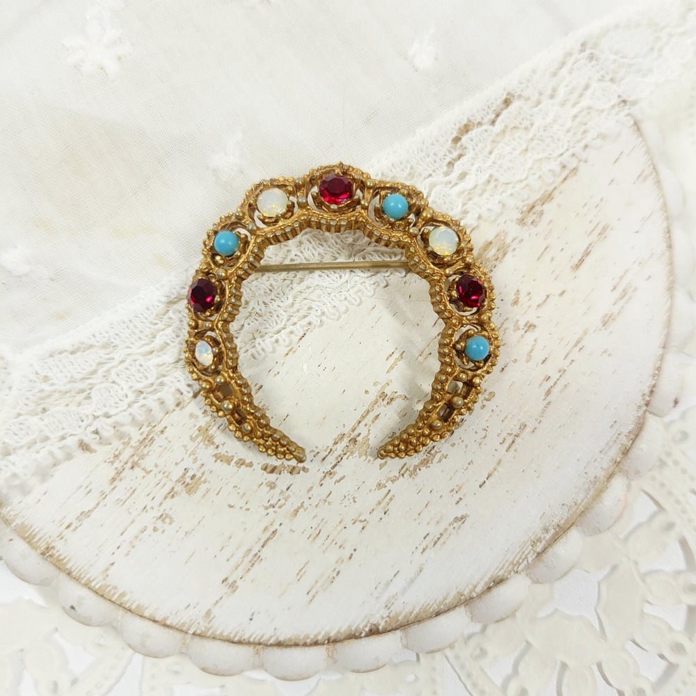 Vintage Horseshoe Brooch Figural Pin Textured Gold Tone Rhinestone Blue Cabochon